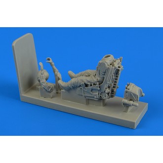 1:48 Russian Fighter Pilot with seat for Yak-3 / 7 / 9 