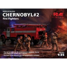 PRE-ORDER 1:35 Chernoby 2. AC-40-137A firetruck con Figuras