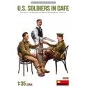 U.S. SOLDIERS IN CAFE 1:35