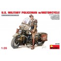 PRE-ORDER 1:35 U.S. MILITARY POLICEMAN  w/MOTORCYCLE